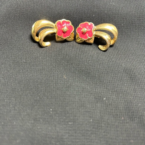 VTG Gold Tone Metal and Pink Enamel Flower clip on earrings. Unbranded. Pretty!! - Picture 5 of 7